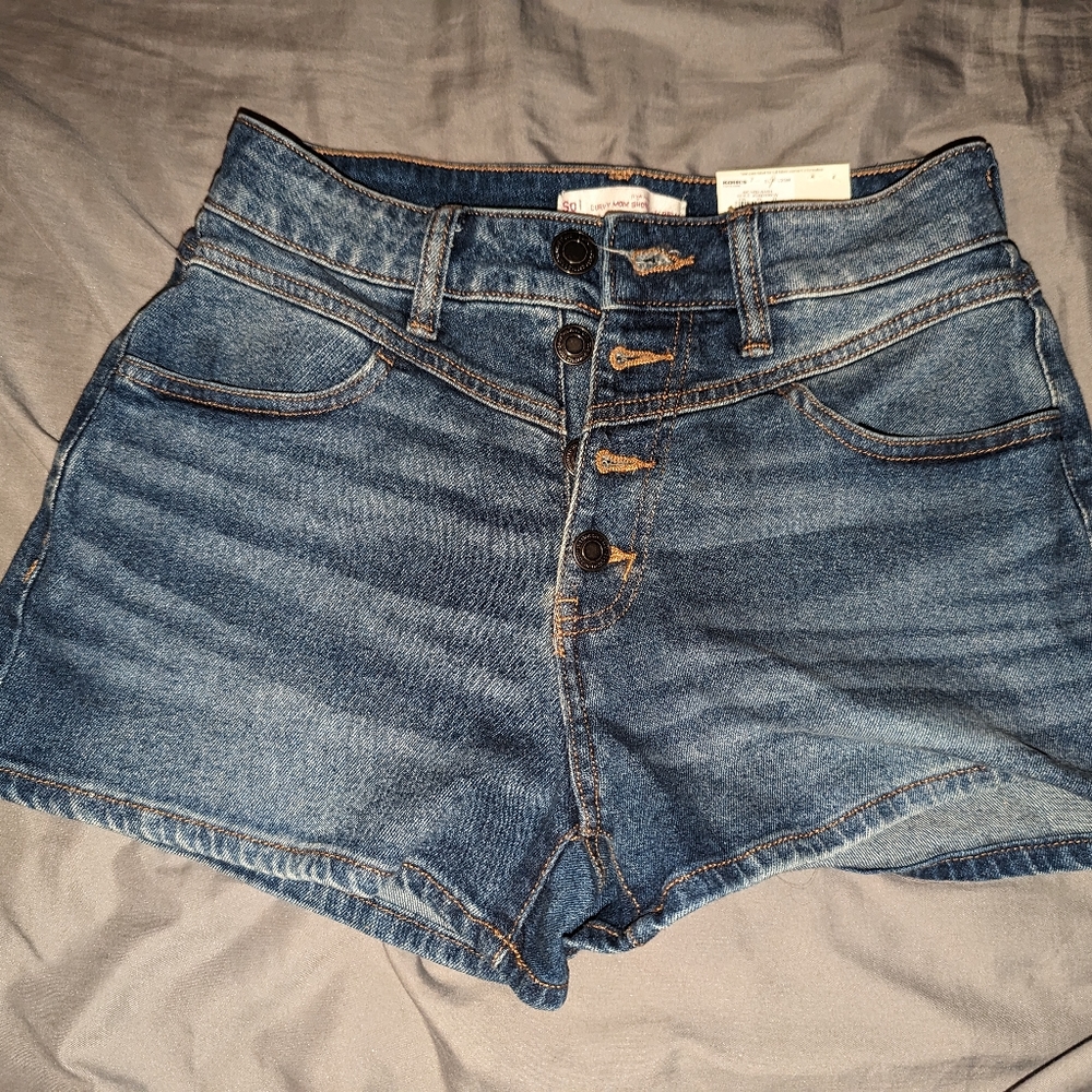 NWT, curvy, high rise, mom, denim shorts, button closure-Jr size 1/25